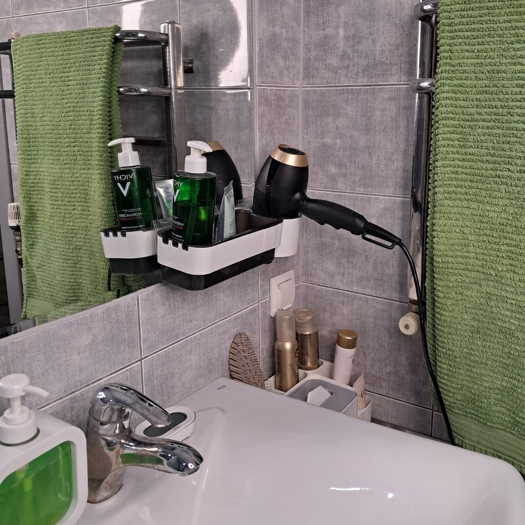 Etajeră de baie din aluminiu pentru perete cu suport spiralat pentru uscător de păr și cupă de depozitare, organizator rezistent la coroziune pentru placă de păr și accesorii, Negru/Argintiu