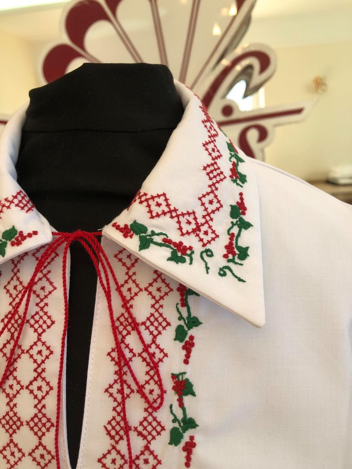 Benefis J 0380(6043) National Moldavian Shirt for Boys, White Magpie Fabric, Red and Green Machine Embroidery, Long Sleeves, Size M (134-146 cm)