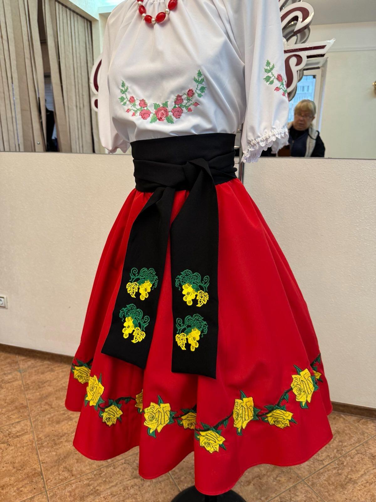 IE Nationala Moldoveneasca pentru Copii Benefis J 0351(4808), Material Camasa, Alb, Broderie Florala, Dantela Naturala, Inaltime 146-152 cm