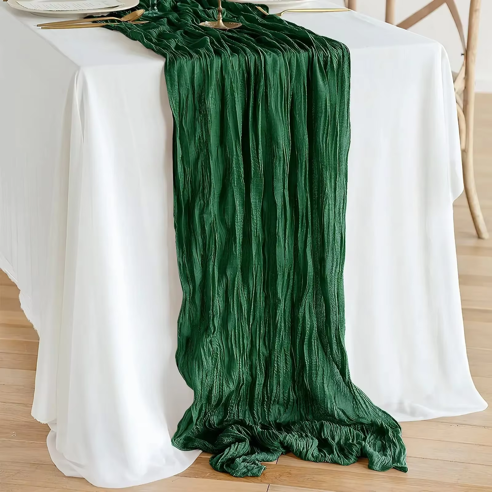 REVELION 13-Piece New Year Table Arrangement Set: 180x90cm Green Tablecloth, 6 White Napkins (60x60cm), 6 Green Christmas Tree Rhinestone Rings