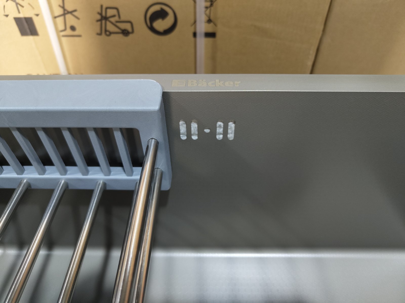 Chiuvetă de bucătărie Backer Trad 580-43029, Inox PVD, Textură HoneyComb Anti-zgârieturi, 580x430x220mm, Titan Grey, Montaj pe blat, Sifon inclus