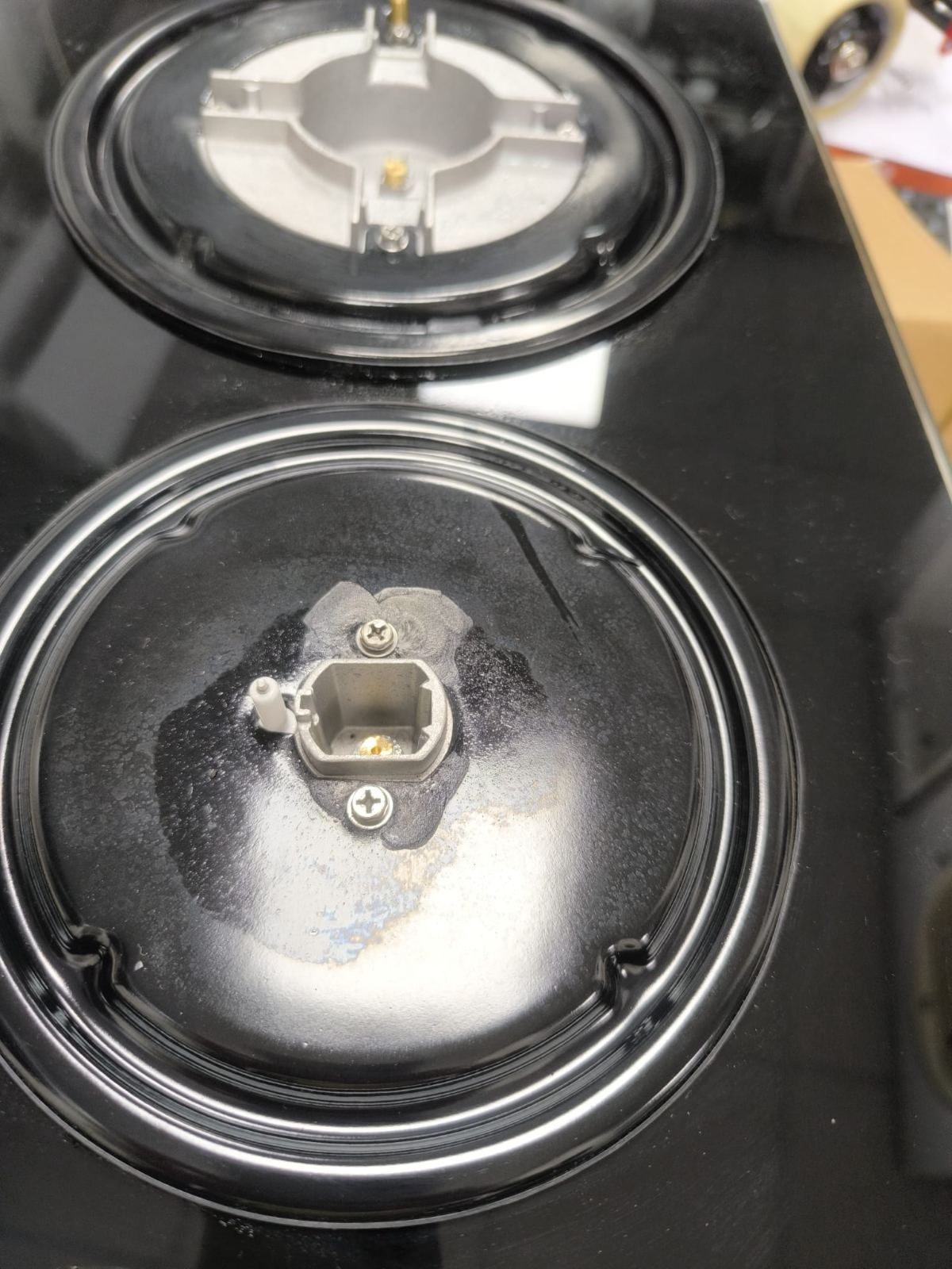 Plită pe gaz încorporabilă Tornado H29-203EN ECO BL, 2 arzătoare, Arzător Turbo, Sticlă securizată neagră, Grătare fontă, 30 cm, Aprindere automată