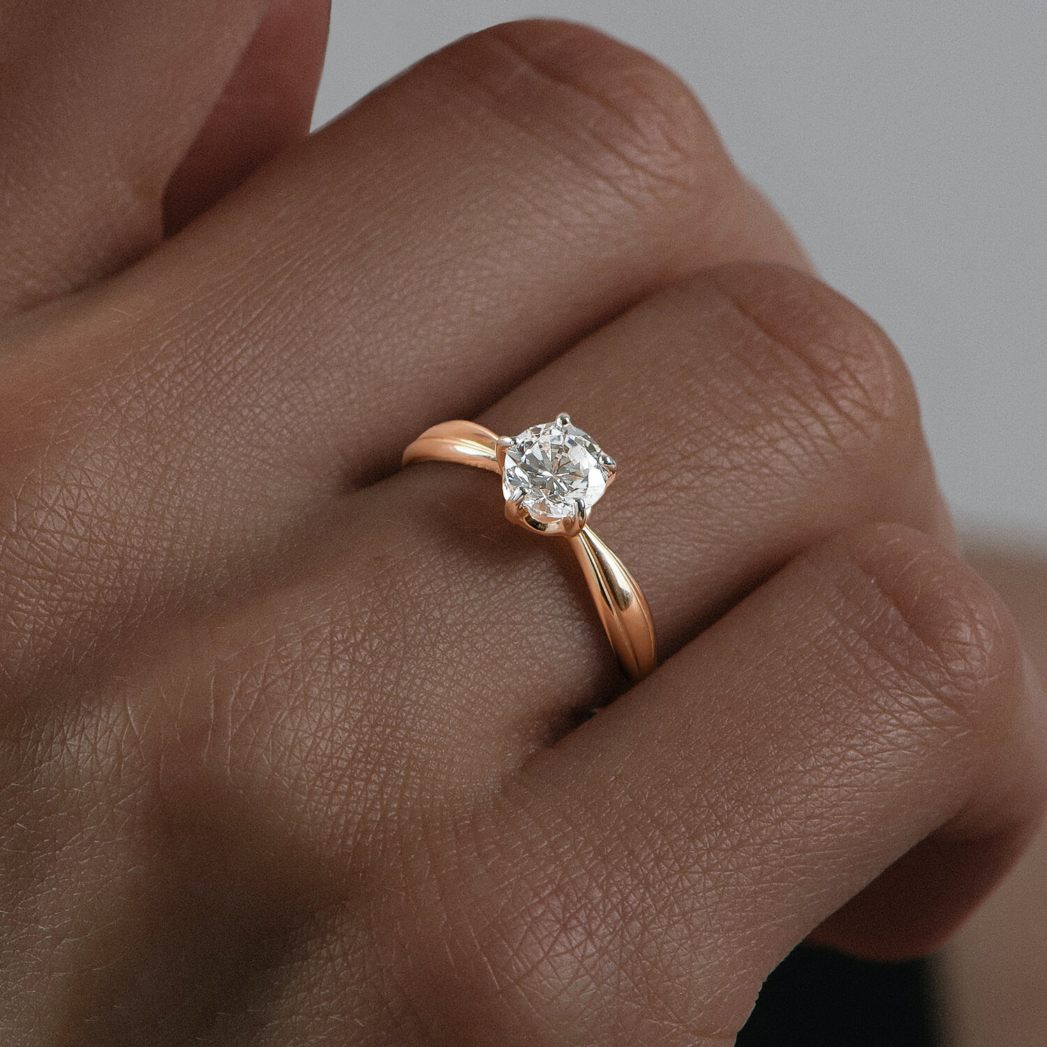 Diamant 31-110-00099-1 Women's Jewelry, Ring Size 18, 9K Red Gold 375, Round Colorless Cubic Zirconia 1.101 ct 5.5 mm, Rhodium Plated, 1.25 g