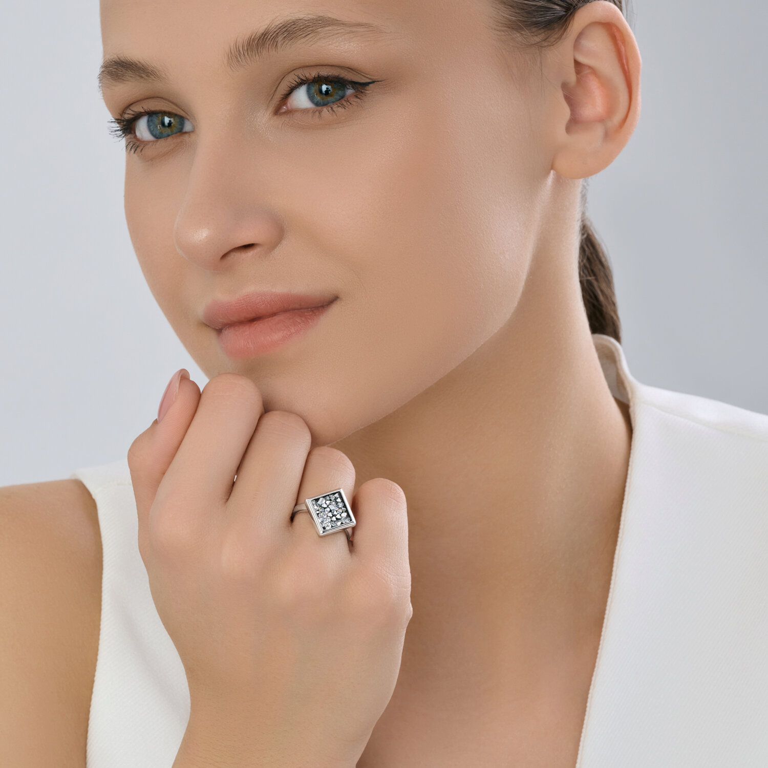 Кольцо Diamant 94-110-00098-1 женское, размер 19, серебро 925 пробы с родиевым покрытием, серый ювелирный кристалл, 18x17x3 мм, 3.47г