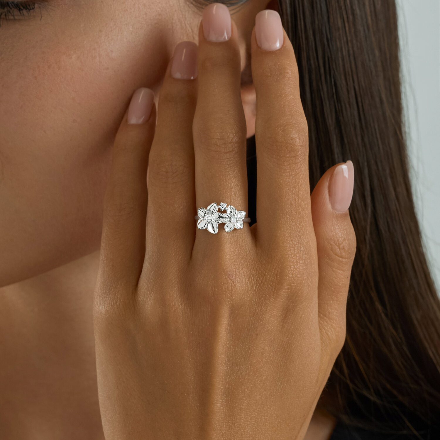 Кольцо Diamant женское с цветочным мотивом 94-110-01635-1, размер 16.5, серебро 925 пробы с родиевым покрытием, вставки фианиты бесцветные круглые, 2.08 г