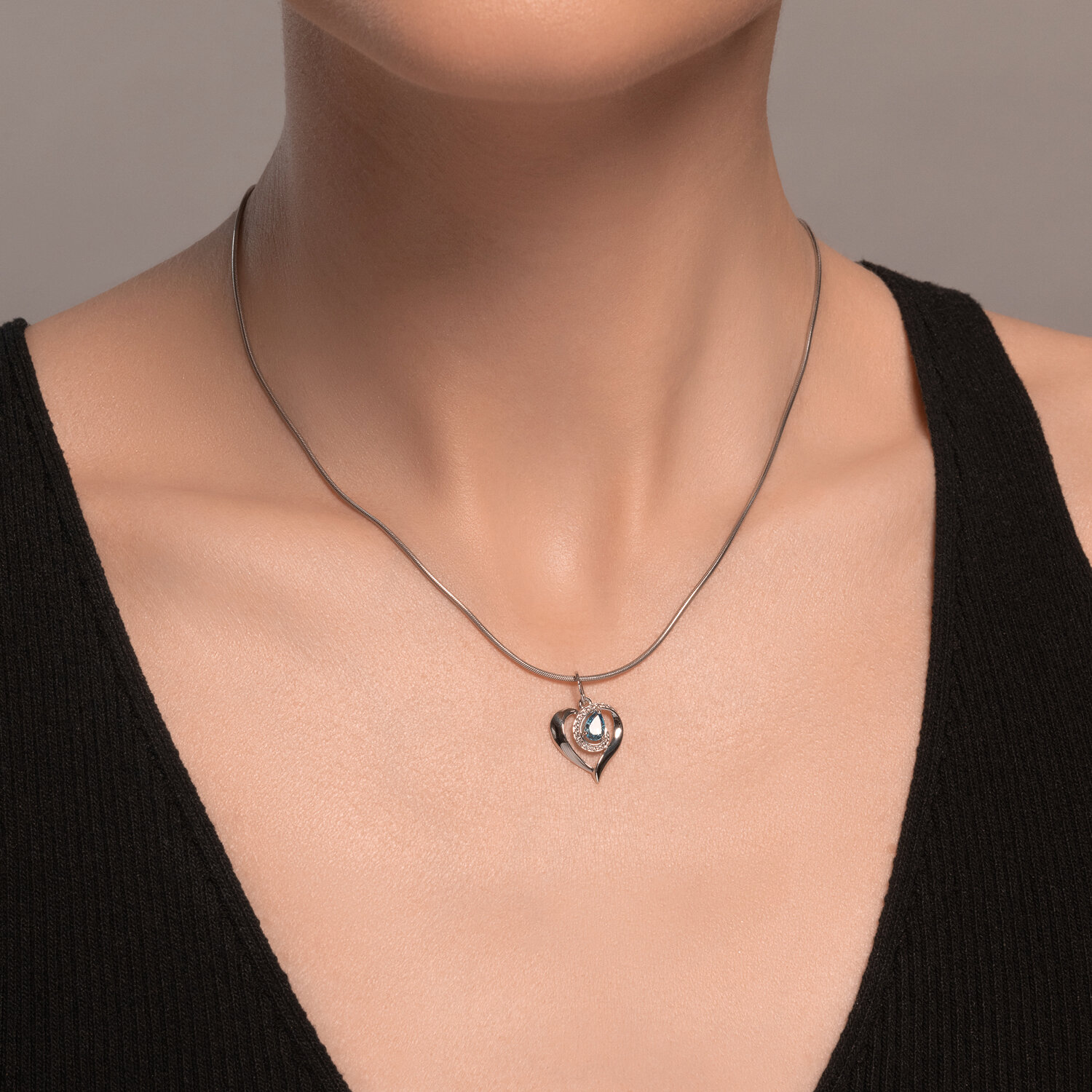 Pandantiv SOKOLOV 731484-3 pentru femei, formă de inimă, Aur Alb 585 placat cu Rodiu, Topaz tăietură pear și halo de Zirconiu Cubic, 0.111 ct, 0.94 g
