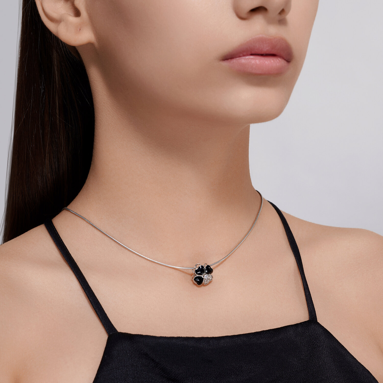 Diamant 94-130-01829-1 Women's Four-Leaf Clover Jewelry, 925 Sterling Silver Rhodium Plated with Black Enamel and Round Cubic Zirconia 0.48 ct, 13x13mm