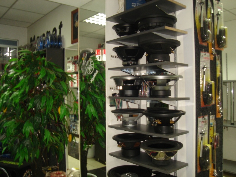Subwoofer Activ BOMPASS MAGNA-T GT-100BP cu Amplificator Integrat, Difuzor de 250mm, Design Double Box și Inversor de Fază Bass Reflex Slotuit