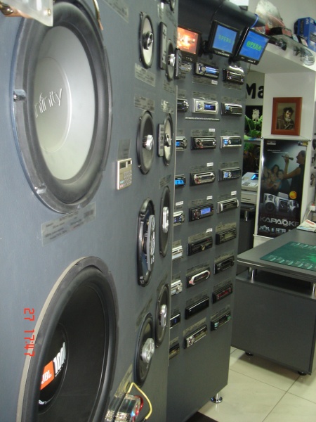 Subwoofer Activ BOMPASS MAGNA-T GT-100BP cu Amplificator Integrat, Difuzor de 250mm, Design Double Box și Inversor de Fază Bass Reflex Slotuit