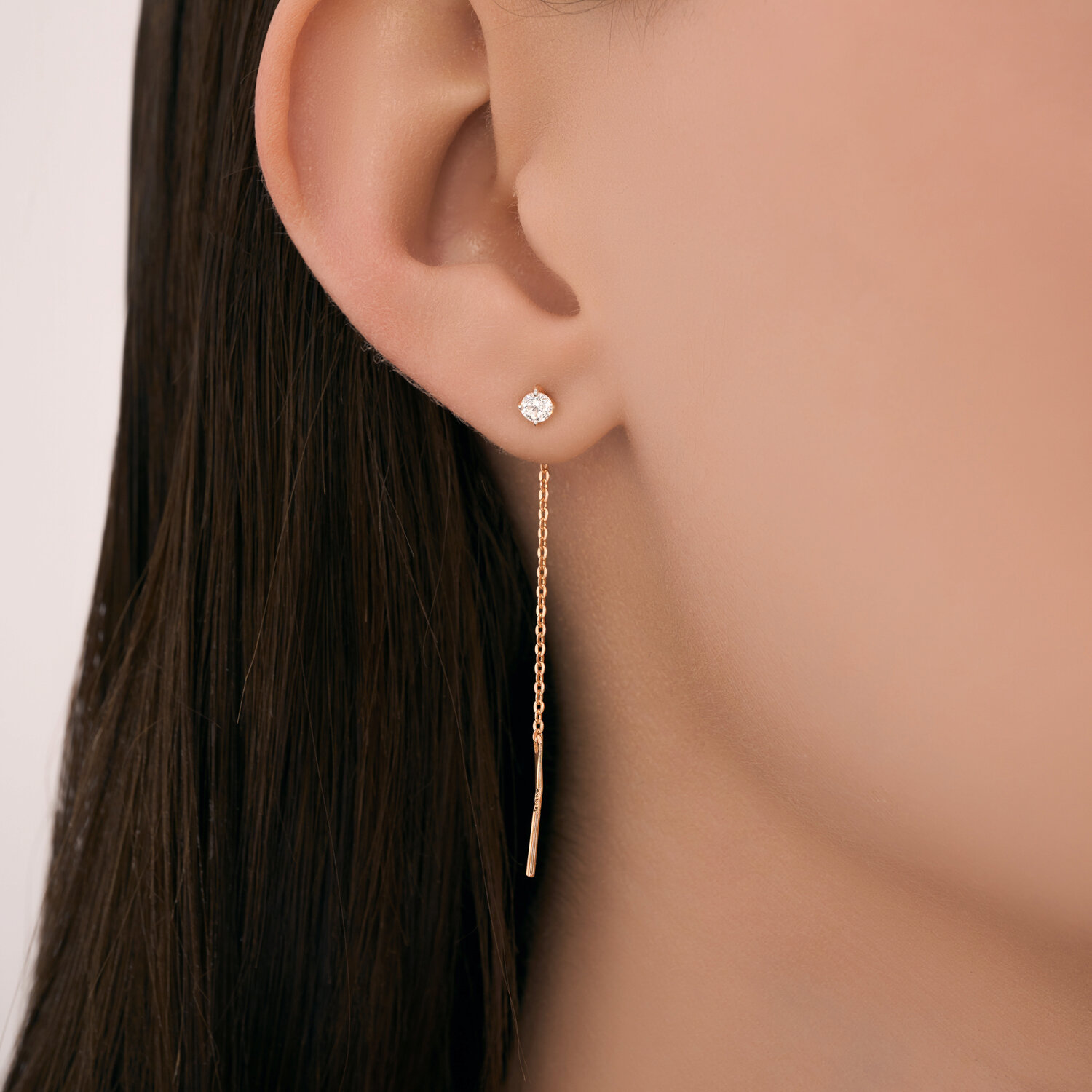 Серьги Diamant 51-123-02105-1 для женщин, красное золото 585 пробы, круглый бесцветный фианит 3 мм, замок-продёвка, длина 50 мм