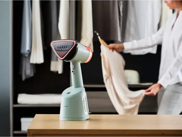Tefal Aerosteam DT9814F0 Steamere de Calcat Vertical, 1400W, Flux Steam 20g/min, Presiune 5 Bar, Rezervor 100ml, Tehnologie Optiflow, cu Stație de Încărcare