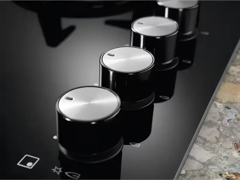 Газовая встроенная варочная панель Electrolux KGG6437K, 4 конфорки, закаленное стекло, чугунные решетки, горелка WOK и Speed Burner, 59 см