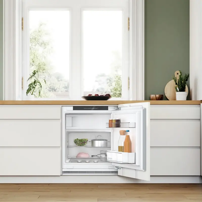 Frigider Bosch Series 4 KUL22VFD0 Incorporabil sub blat cu congelator integrat, VitaFresh, No Frost, Capacitate 110L, Clasa Energetica D, Alb