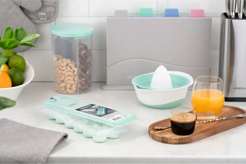 Tava pentru gheață Ardesto AR1104TP Fresh cu capac și valvă de reumplere, 12 secțiuni cilindrice, Plastic și Silicon, compatibilă cu mașina de spălat vase, 270 x 95 x 38 mm