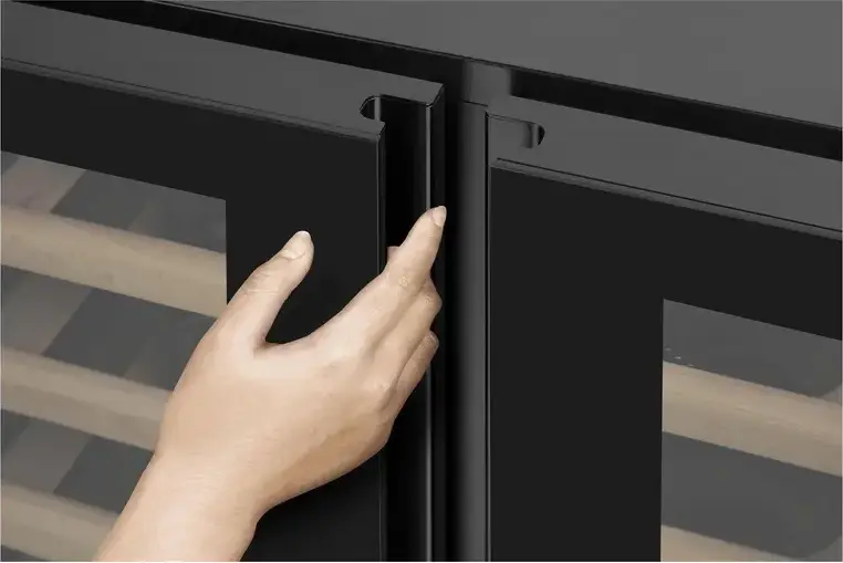 Răcitor de vin Philco PW38GDFB Freestanding, Capacitate 116L pentru 38 Sticle, 2 Zone de Răcire Independente, Rafturi Lemn, Negru