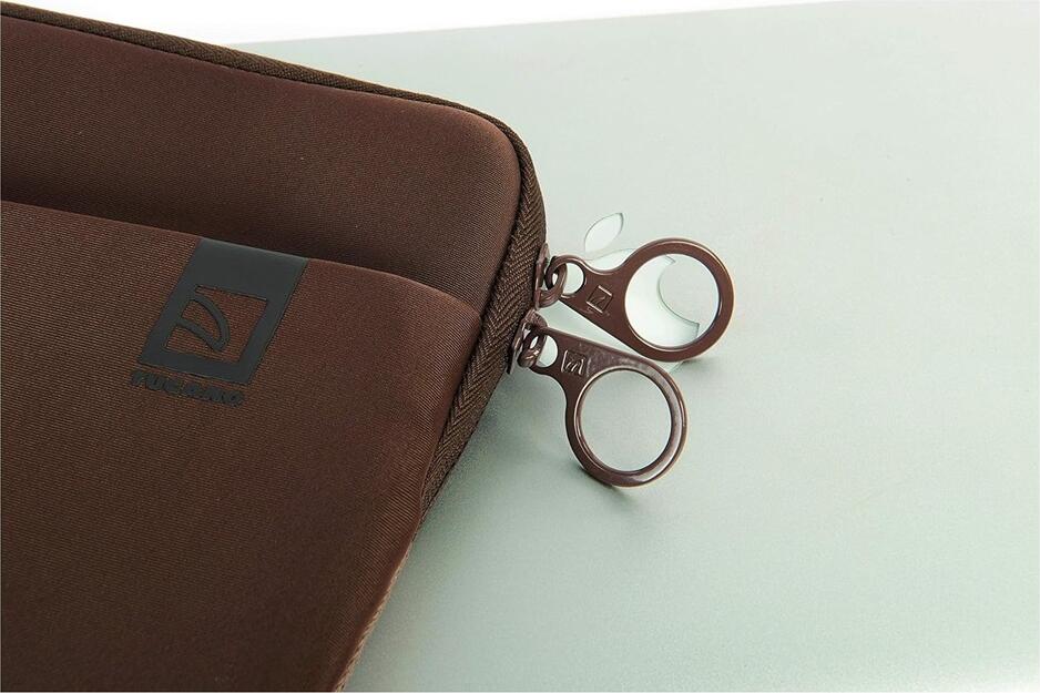 Husa Laptop Tucano Folder Top din Neopren pentru Notebookuri pana la 15.6 inch, Protectie cu Interior Imbatizat, Buzunar Extern si Fermoar, Maro