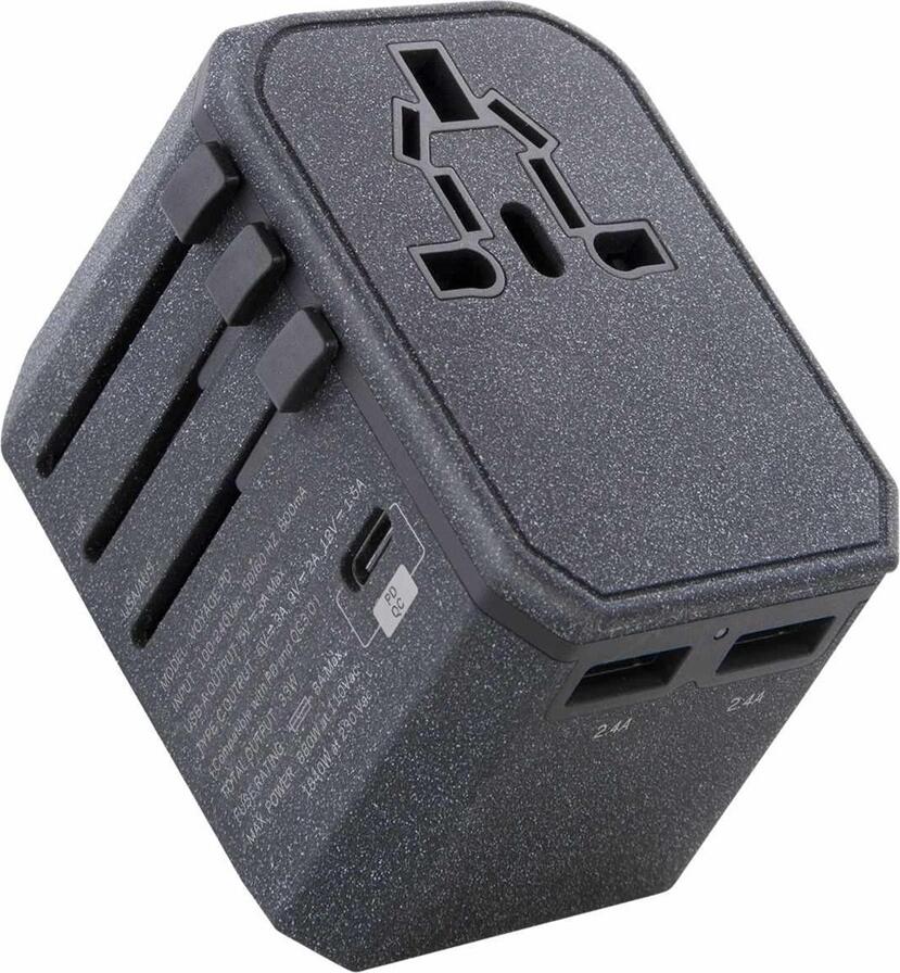 Универсальный дорожный адаптер Uniq VoyagePD 33W PD Fast Charging, порты USB-C и 2x USB-A, QC 3.0, совместим с 150+ странами, чехол для хранения