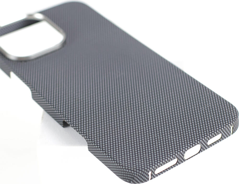 Husa VANTA Carbon Ring Plain 600D MagSafe pentru iPhone 16, Alb, Structura Rida Hard Shell cu Textura din Fibra de Carbon