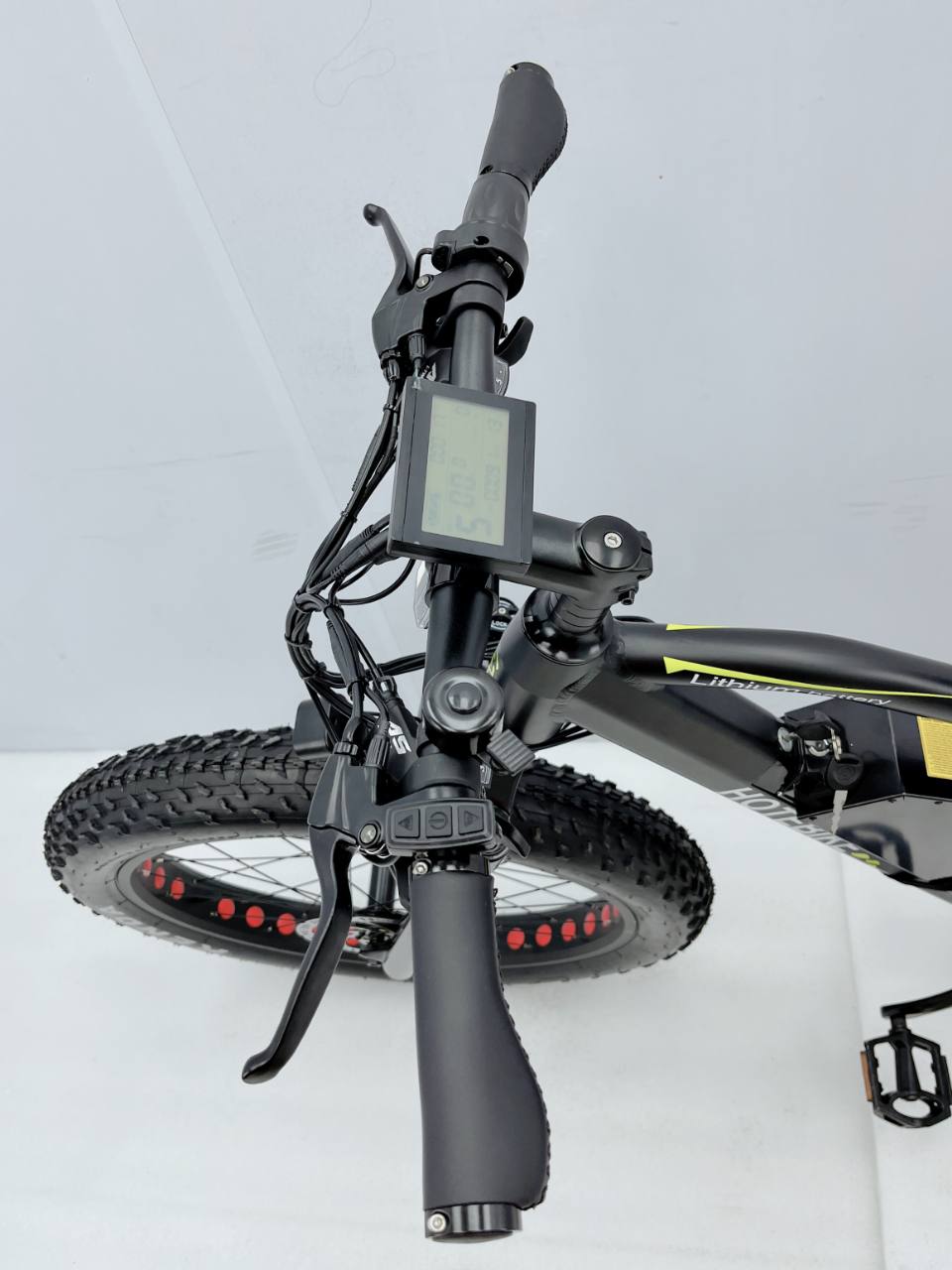 Электровелосипед HOTEBIKE A7AT26 с широкими шинами, мотор 60В 2000Вт (пик 2500Вт), аккумулятор Samsung 60В 24Ач, шины Kenda 26x4.0, Shimano 21 скорость, гидравлическая вилка, черный