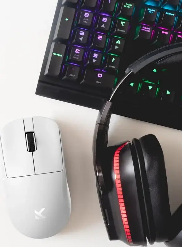 Mouse Gaming Wireless MCHOSE L7 Pro Tri-mode, Senzor PixArt PAW3395 26,000 DPI, Rata Polling 8,000 Hz, Switch-uri Optice Omron, Ultra-usor 39g, Alb