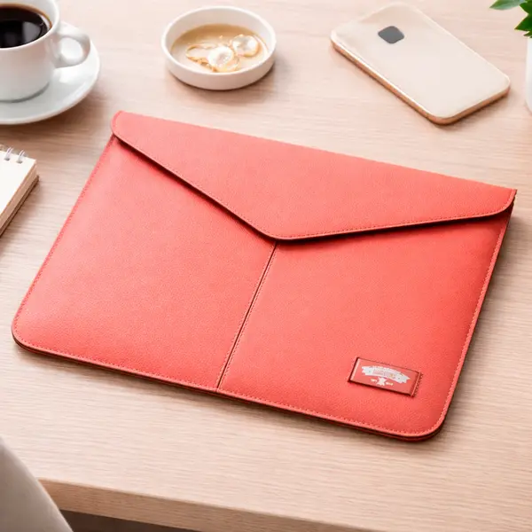 Husa pentru laptop Baggins Magnet din piele naturala pentru 13-14 inch (385 x 265 x 31 mm), interior din catifa, closure magnetic, rezistenta la apa, fabricata manual, Coral (Portocaliu)