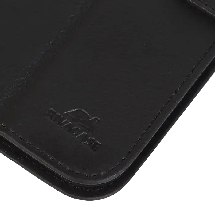 Husa Universala RivaCase Malpensa 3132 pentru Tablete de 7 inch, din Piele Sintetica Neagra cu Captusala din Microfibra, Chiusura Magnetica si Suport Integrat