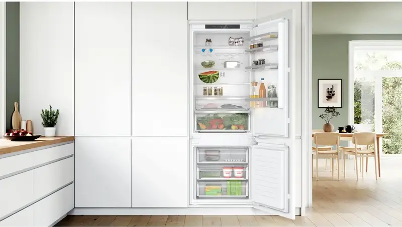 Встраиваемый холодильник с морозильной камерой Bosch Series 4 KBN96VFE0, No Frost, VitaFresh XXL, LED-дисплей, белый, объем 383 л, 193.5x70.8x54.8 см