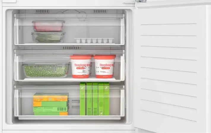Встраиваемый холодильник с морозильной камерой Bosch Series 4 KBN96VFE0, No Frost, VitaFresh XXL, LED-дисплей, белый, объем 383 л, 193.5x70.8x54.8 см