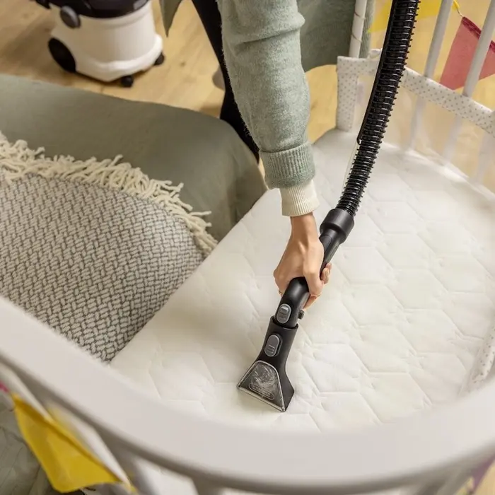 Karcher SE 6 Signature Line 3-in-1 Spray Extraction Cleaner, 1000W Wet and Dry Vacuum, 33.9 kPa Suction, Two-Tank System, Black and White