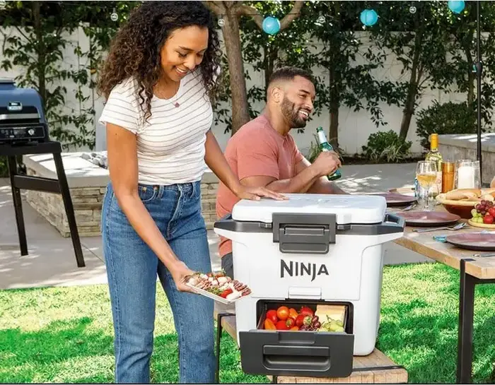 Ninja FrostVault FB131EUWH Hard Sided Cooler, 28L Capacity, Polypropylene Plastic, PU Foam Insulation, 5-Day Ice Retention, Integrated Dry Zone Drawer