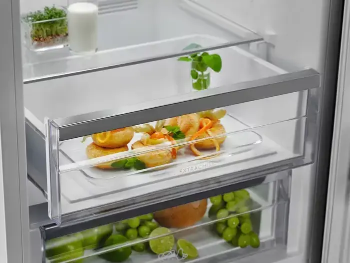Electrolux LNT7ME32 Combi Refrigerator Black, 186 cm, 324L Capacity, No Frost Freezer, Dynamic Cooling, Cooling 360, CustomFlex, LCD Display, Energy Class E