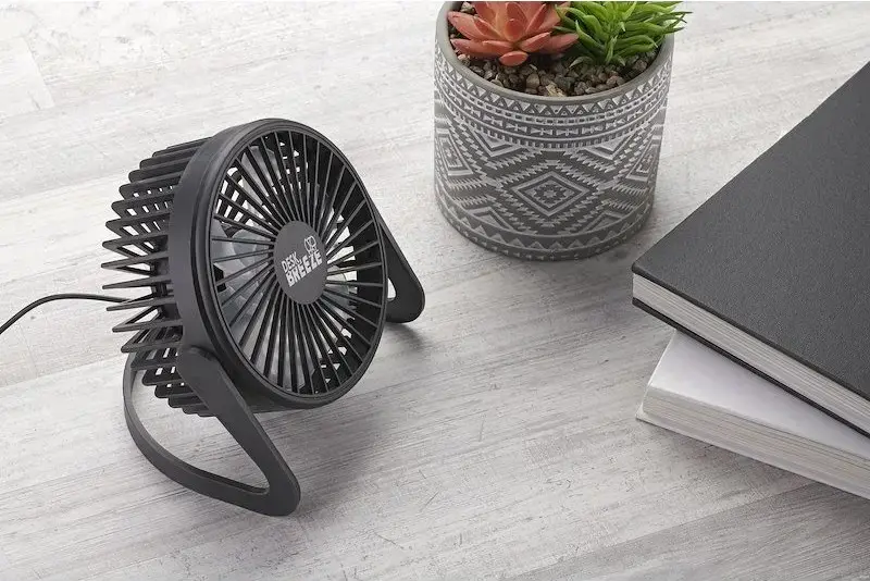 Ventilator de Masa Axial USB Cellularline Desk Breeze, Negru, cu Rotire Verticala 360 grade, 6 Pale, Zgomot Redus, Cablu USB-A Integrat 90cm, Plastic