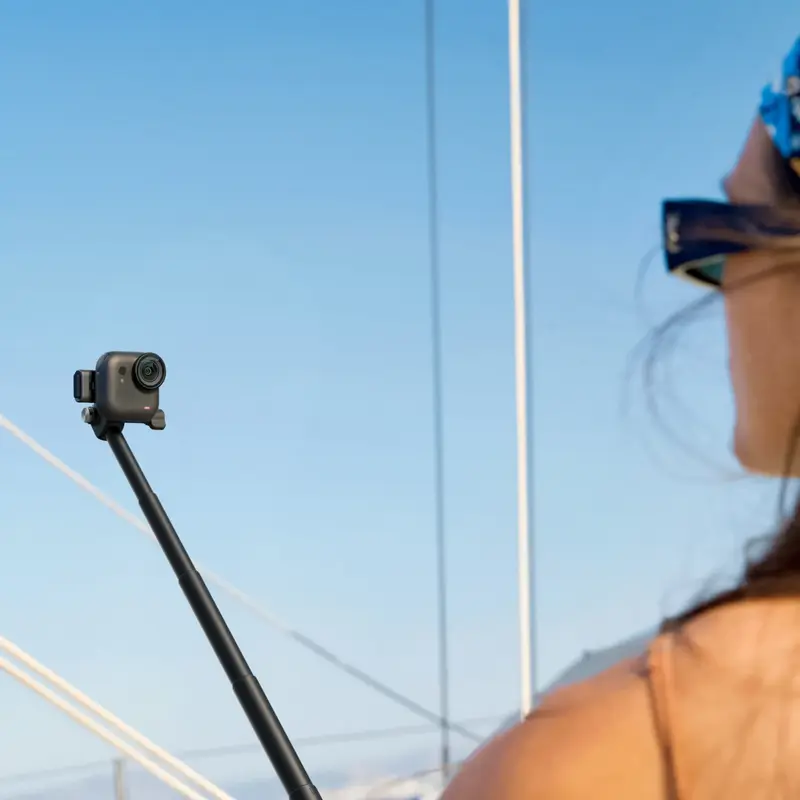 Insta360 Mini 2-in-1 Tripod 2.0 Stativ si Selfie Stick din Aluminiu, Extensibil 4 Sectiuni pana la 58cm, cu Slot pentru Telecomanda si microSD, Negru