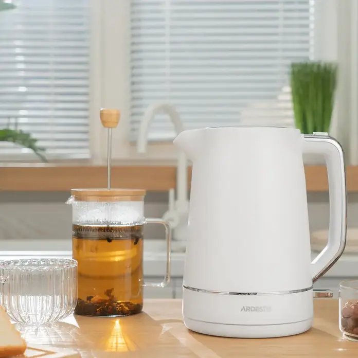 Fierbător electric Ardesto EKL-450W, Capacitate 1.7L, Putere 2200W, Corp din Plastic, Element de Incalzire Ascuns, Protectie Impotriva Fierberii uscate, Alb