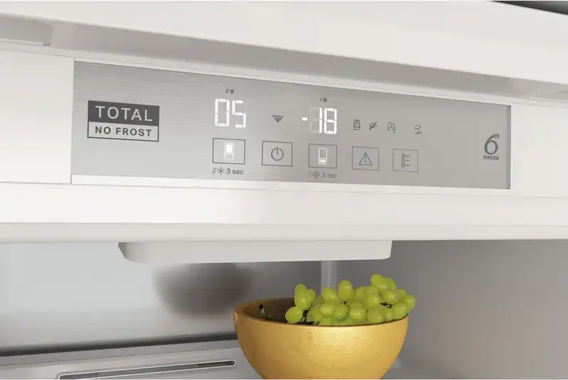 Whirlpool WHC18 T574 P Built-in Fridge-Freezer Combination, Total No Frost, 6th Sense, Zen Inverter, MultiFresh Box, White, 250L, 177x54x54.5 cm