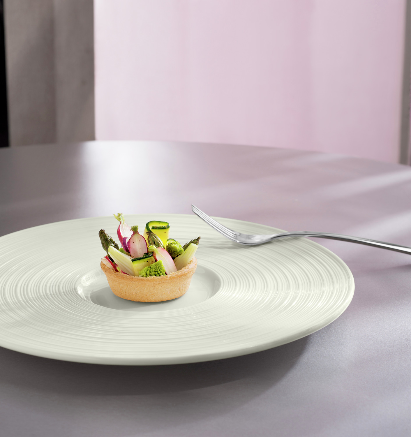 VEGA Skyline Gourmet Plate, 31 cm Round Bone China Flat Plate with Wide Relief Rim, Cream White Brilliant Glaze, Dishwasher and Microwave Safe
