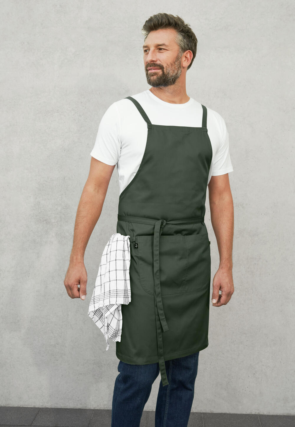 Jobeline Botero Bib Apron, dark olive, 88x100 cm, 65% Polyester 35% Cotton, 200 g/m², Crossed Back Straps, Tablet Pocket, Pen Tab, Washable at 60°C