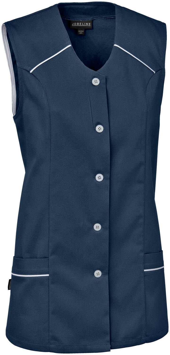 PULSIVA LUSINI Solutions GmbH Women's tunic Erika Damenkasack Erika Women's tunic Erika; Size 42; navy/white Damenkasack Erika; Kleidergröße 42; navy/weiß 65 % polyester, 35 % cotton. 60 °C wash. Smock with color matching application, V-neck and 2 pockets. Back length: 73 cm for size 36. Damenkasack Erika Mischgewebe Der Damenkasack Erika aus Mischgewebe ist ein Service-Allrounder, derseinen Zweck mit Bravour erfüllt. Der Kasack für Damen ist gerade geschnitten und zugleich hautfreundlich und bequem. Der hohe Tragekomfort lässt Ihrem Team zudem volle Bewegungsfreiheit. Die Kittelschürze besitzt eine klassische Knopfleiste, eingearbeitete großen Taschen und hat eine komfortable Länge bis auf Hüfthöhe. Der ärmellose Kittel ist zeitlos und schlicht im Design und verfügt über raffinierte, farbliche Applikationen an Taschen und V-Ausschnitt. Das strapazierfähige Mischgewebe ist äußerst pflegeleicht. * Kasack für Damen * in schlichter, gerade geschnittener Form * ohne Ärmel * mit dezenten Kontrast-Applikationen * Rückenlänge bei Gr. 36 ist 73 cm * hoher Tragekomfort * robustes Material aus 65 % Polyester und 35 % Baumwolle * Normalwäsche bis 60 °C empfohlen Der Damenkasack Erika Mischgewebe punktet mit professionellem Service-Look. Ob Zimmerservice, Wellness-Bereich oder andere Tätigkeiten: Mit diesem Kittel sind Ihre Mitarbeiterinnen bestens für den Servicealltag gerüstet und fühlen sich rundum wohl. Obendrein überzeugt das Material durch Langlebigkeit und kann problemlos bei 60 °C gewaschen werden.