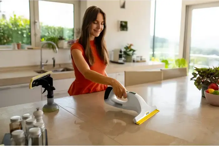 Karcher WV 5 Ultra Care Aspirator Geamuri 1.633-714.0, Baterie Li-Ion, Suctie 33.9 kPa, Rezervor 150ml, pentru Suprafete netede, Alb