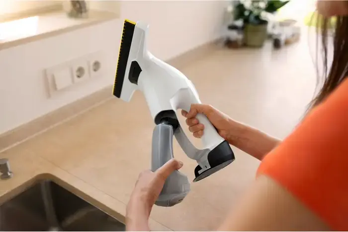 Karcher WV 5 Ultra Care Aspirator Geamuri 1.633-714.0, Baterie Li-Ion, Suctie 33.9 kPa, Rezervor 150ml, pentru Suprafete netede, Alb