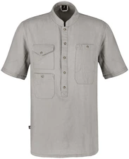 JOBELINE LUSINI Solutions GmbH Men's chef's shirt Jacob short-sleeved Herren Kochshirt Jacob Kurzarm Men's chef's shirt Jacob short-sleeved; Size 48; grey Herren Kochshirt Jacob Kurzarm; Kleidergröße 48; grau 45 % cotton, 55 % linen, 180 g/m². 60 °C wash. Lightweight, short-sleeved shirt for men made of robust and breathable cotton linen fabric. Once pre-washed it gets its distinctive, slightly creased linen look. With stand-up collar, three patch pockets with snap buttons and bib loop at the neck. The deep button placket at the front with high-quality snaps makes it easy to put on over the head. Straight cut. Back length: 76 cm for size 50. 45 % Baumwolle, 55 % Leinen, 180 g/m². 60°-Wäsche. Leichtes, kurzärmeliges Hemd für Herren aus robustem und atmungsaktivem Baumwoll-Leinengewebe. Einmal vorgewaschen bekommt es seinen unverwechselbaren, leicht knitterigen Leinen-Look. Mit Stehkragen, drei aufgesetzten Taschen mit Druckknöpfen und Latzschürzenschlaufe im Nacken. Die tiefe Knopfleiste vorne mit hochwertigen Druckknöpfen erleichtert das Anziehen über den Kopf. Gerade geschnitten. Rückenlänge: 76 cm in Gr 50
