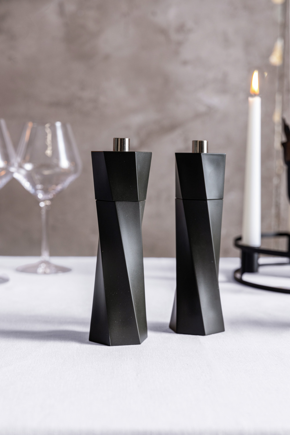 VEGA Elara Salt Mill with Ceramic Grinder, Durable Plastic Body, Light and Durable Design, Black, Marked with S, 6x19cm