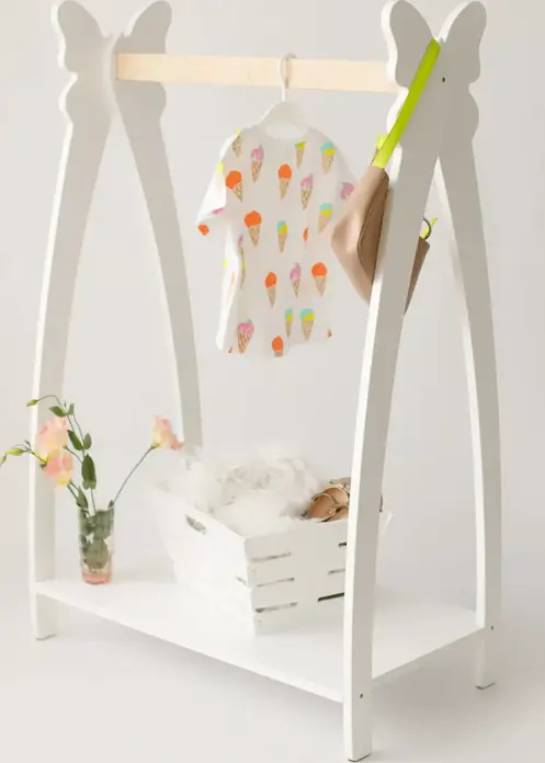 Garderobă Copii Timber Kids Fluture, din Lemn și MDF Ecologic, cu Bară de Suspendare și 2 Rafturi de Depozitare, Personalizabilă cu Gravură