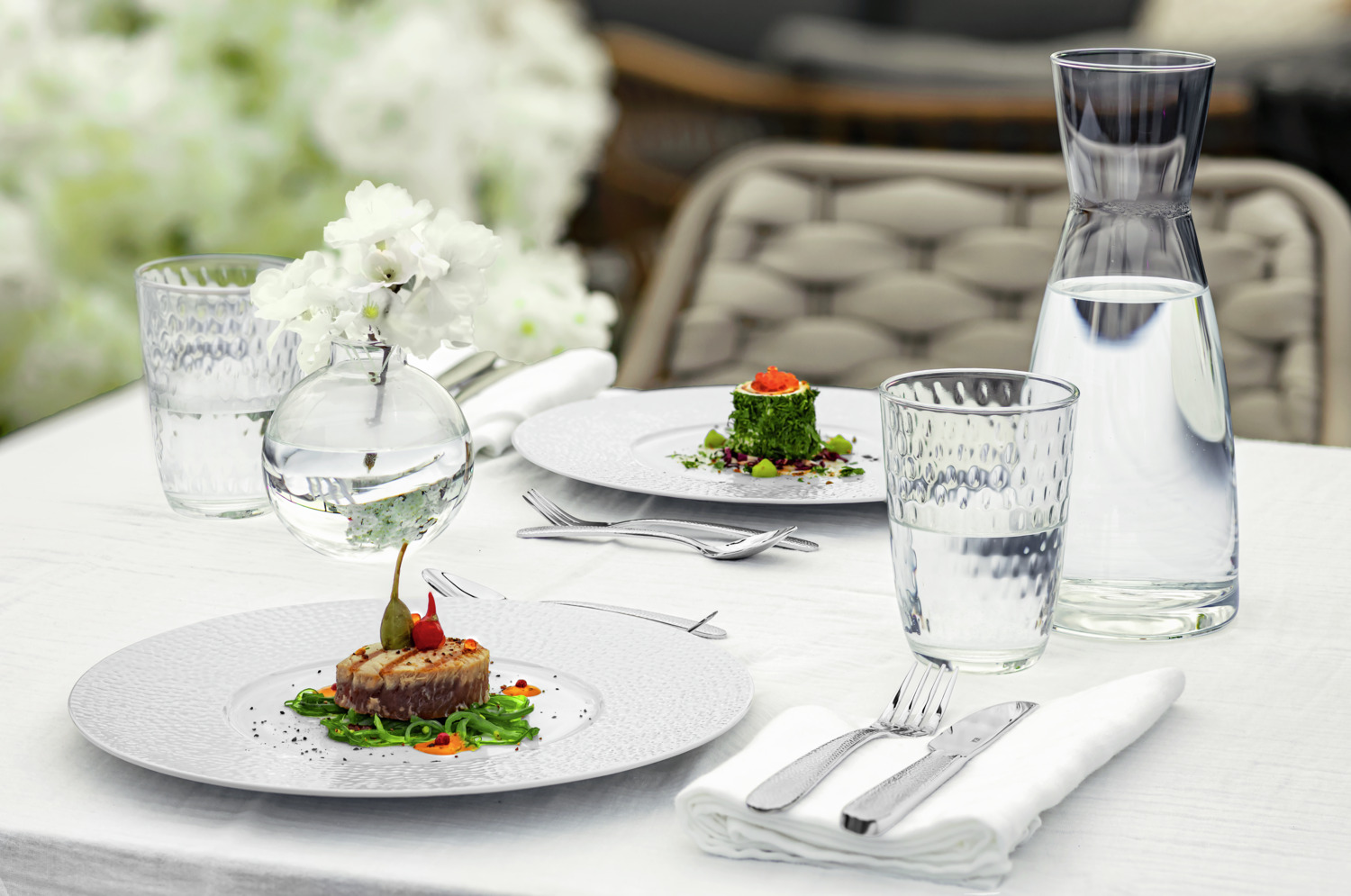 VEGA Pike Flat Dinner Plate, 26.7 cm, White Porcelain with Hammered Relief Design, Dishwasher and Microwave Safe, Round