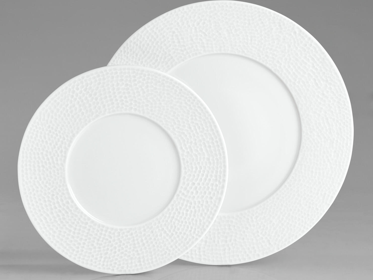 VEGA Pike Flat Dinner Plate, 26.7 cm, White Porcelain with Hammered Relief Design, Dishwasher and Microwave Safe, Round