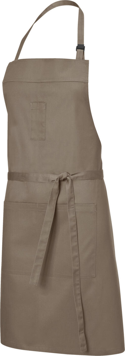 PULSIVA LUSINI Solutions GmbH Bib apron Lionel 88x80 cm Latzschürze Lionel 88x80 cm Bib apron Lionel 88x80 cm; 88x80 cm (LxW); taupe Latzschürze Lionel 88x80 cm; 88x80 cm (LxB); taupe 65 % polyester, 35 % cotton. 200 g/m². 60°C wash. The bib apron made of hard-wearing fabric with a large patch belly pocket and two-part pen pocket on the bib, can be adjusted in length at the neck strap using a clip, the width can be adjusted using the fabric straps. 65 % Polyester, 35 % Baumwolle. 200 g/m². 60°-Wäsche. Die Latzschürze aus strapazierfähigem Gewebe mit großer aufgesetzter Bauchtasche und zweigeteilter Stifttasche am Latz, kann am Nackenband über einen Clip in der Länge verstellt werden, die Weite reguliert sich über die Stoffbänder.