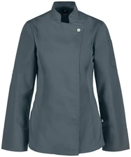 JOBELINE LUSINI Solutions GmbH Women's chef's jacket Carter long-sleeved Damen Kochjacke Carter Langarm Women's chef's jacket Carter long-sleeved; Size 50; greyish blue Damen Kochjacke Carter Langarm; Kleidergröße 50; graublau 65 % polyester, 35 % cotton. 150 g/m². 60 °C wash. Long-sleeved women's chef jacket made of extra-lightweight but sturdy fabric. With stand-up collar, breathable mesh inserts on the side, two-section upper arm pocket and bib apron loop in the neck. Closes with snaps in a concealed snap placket. Long sleeves with practical roll-up function. Slightly waisted cut. Back length: 68 cm for size 36. 65 % Polyester, 35 % Baumwolle. 150 g/m². 60°-Wäsche Langärmlige Damenkochjacke aus extra leichtem, aber robustem Gewebe. Mit Stehkragen, atmungsaktiven Mesh-Einsätzen an der Seite, zweigeteilter Oberarmtasche und Latzschürzenschlaufe im Nacken. Verschließbar mit Druckknöpfen in einer verdeckten Druckknopfleiste. Lange Ärmel mit praktischer Roll-Up-Funktion. Leicht tailliert geschnitten. Rückenlänge: 68 cm in Gr. 36