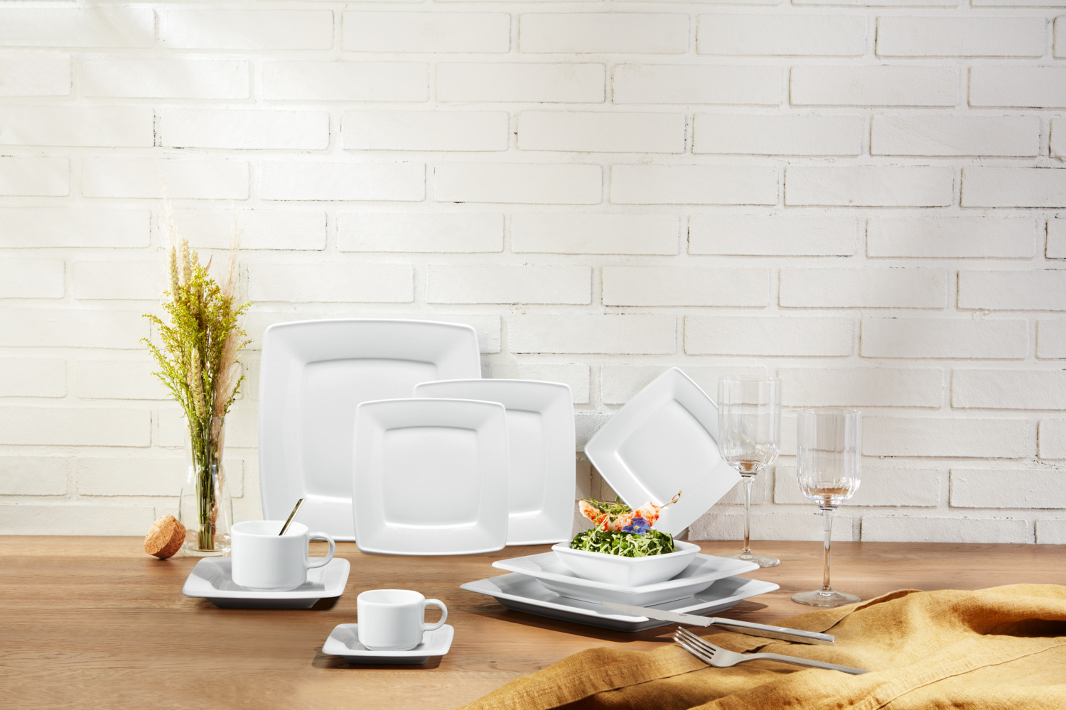 VEGA Melbourne Square Flat Plate, White Porcelain, 17 x 17 cm, Robust Design, Dishwasher and Microwave Safe