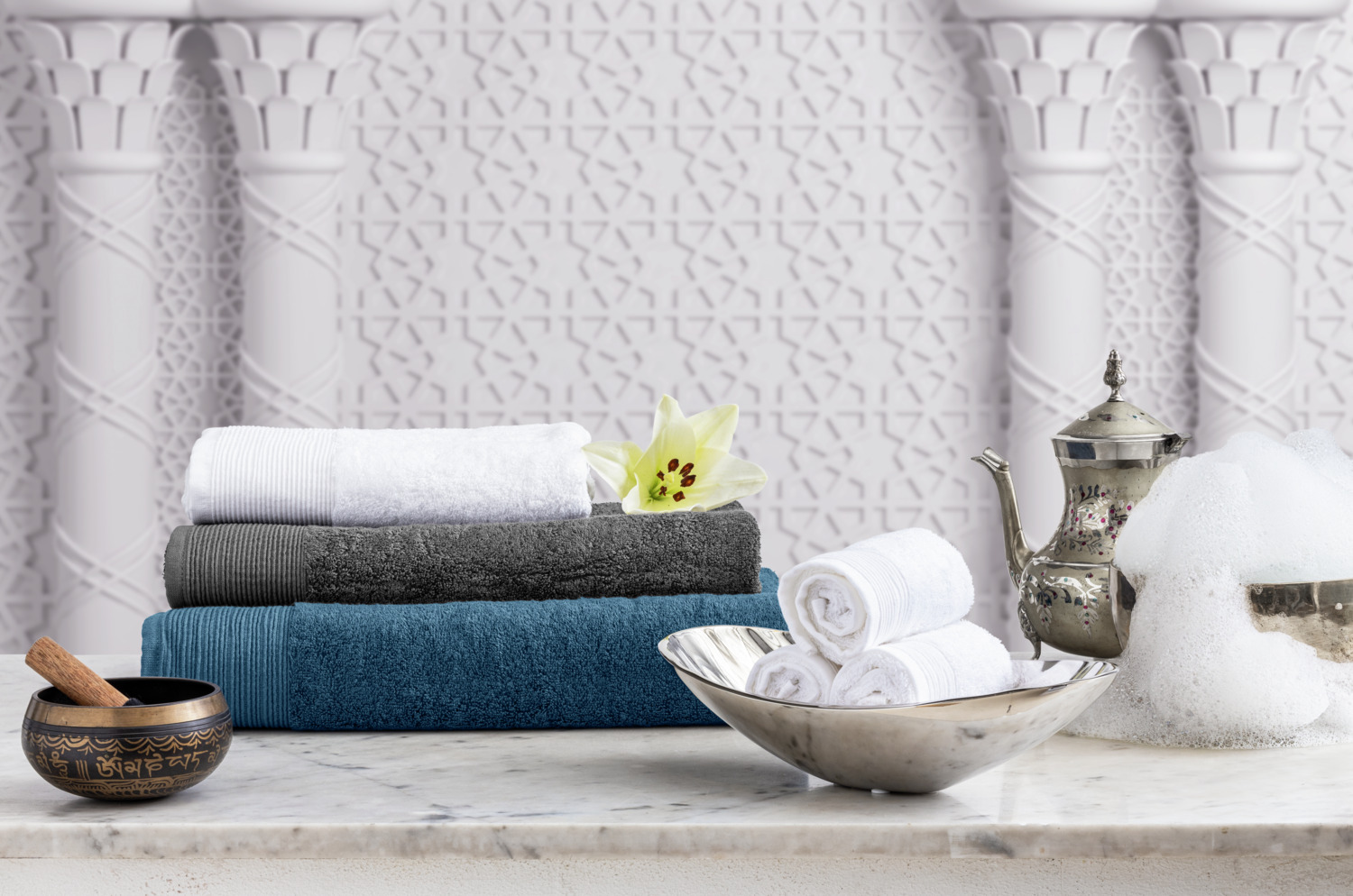 ERWIN M. LUSINI Balance Shower Towel, 50 x 100 cm, 600 g/m², Dark blue, Cotton and Bamboo Viscose Walk Terry, Border with a pleated look, Silky Velvety Texture