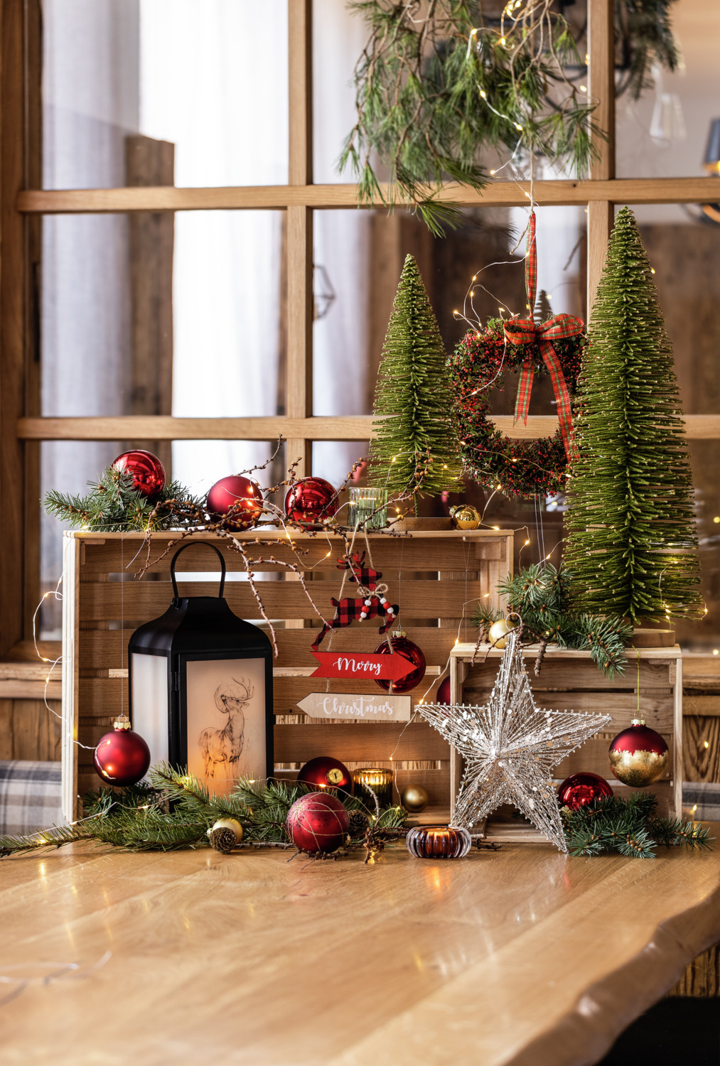 Decoratiune de Craci suspendata Vega Yuva din lemn cu aplicatie cerb si text Merry Christmas 23x0.5x16 cm